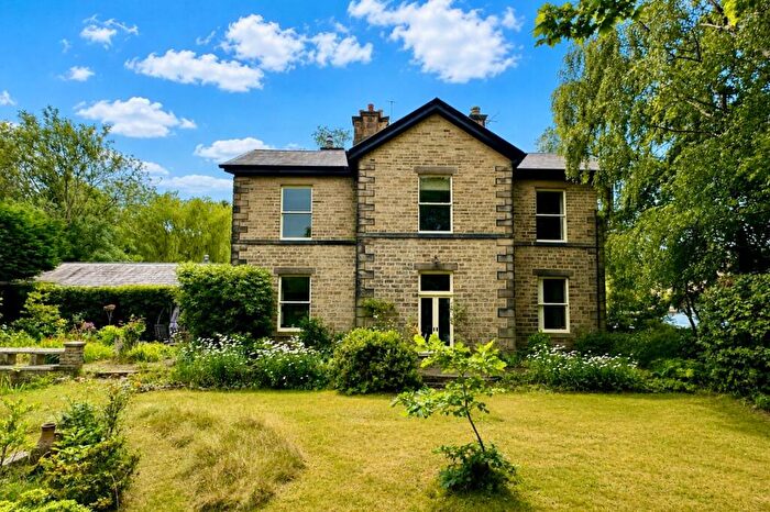4 Bedroom Detached House For Sale In Sunlaws Street, Glossop, SK13