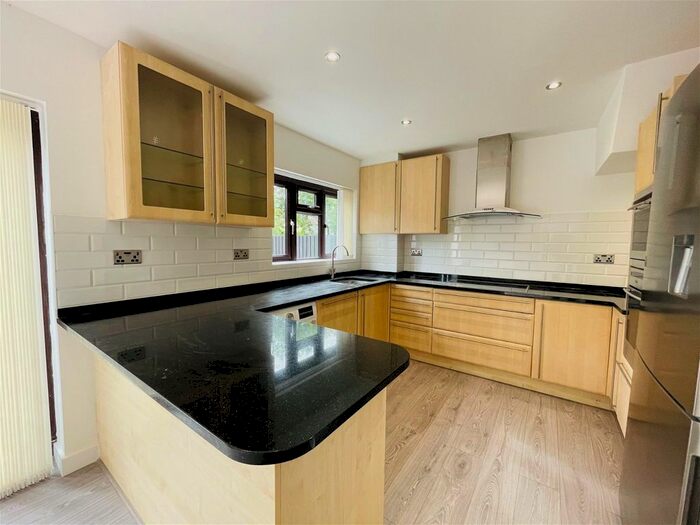 5 Bedroom Terraced House To Rent In Trevelyan Road, London, SW17