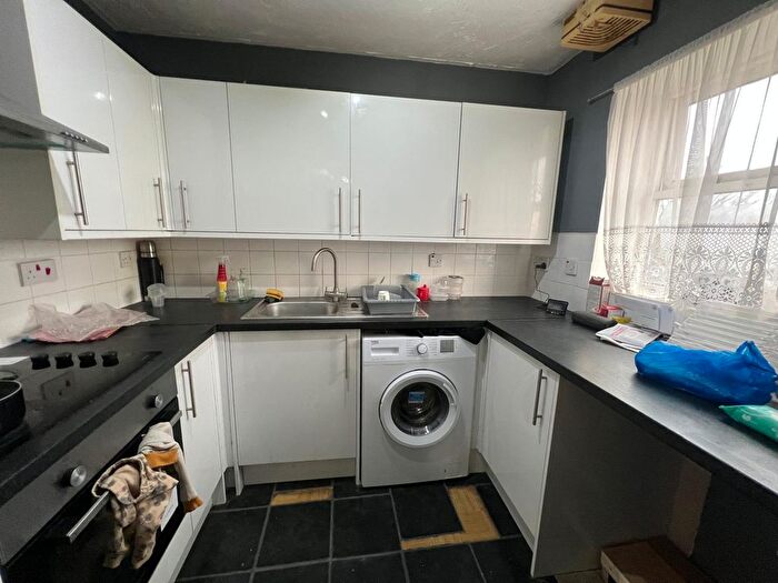 2 Bedroom Flat To Rent In Burns Avenue, Romford, RM6