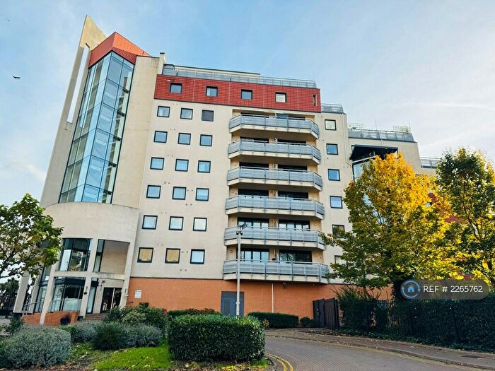 3 Bedroom Flat To Rent In Wards Wharf Approach, London, E16