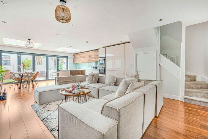 5 Bedroom Mews To Rent In Sycamore Mews, London, SW4