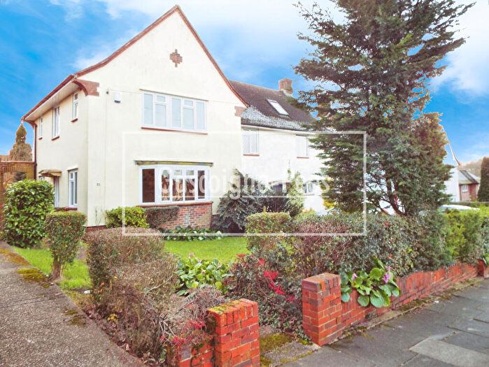 3 Bedroom House To Rent In Shawley Way, Epsom, KT18