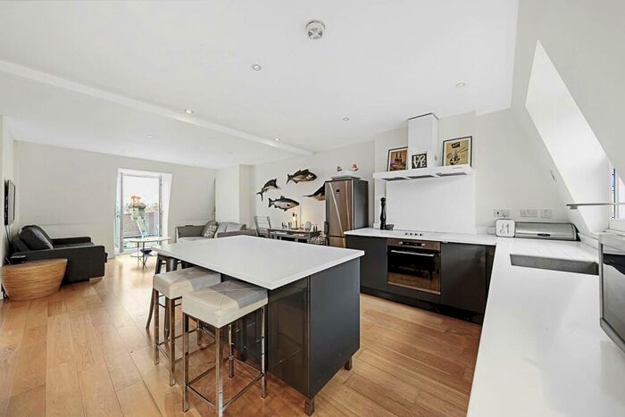 2 Bedroom Flat To Rent In Battersea Park Road, Battersea, London, SW11