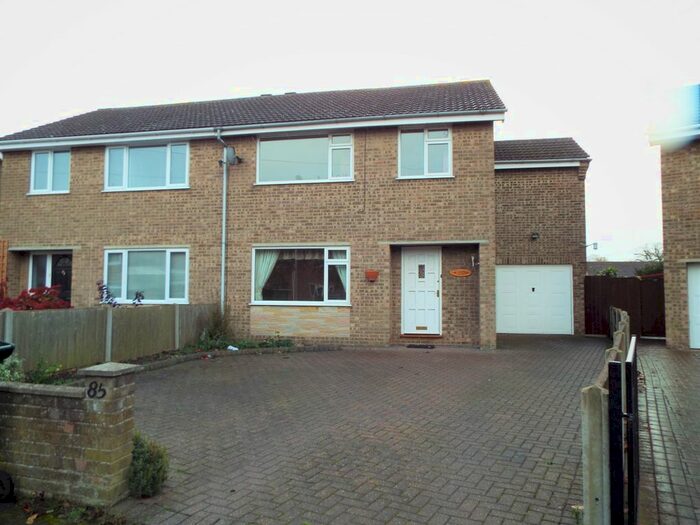 4 Bedroom Semi-Detached House To Rent In Chestnut Drive, Louth, Lincolnshire LN11