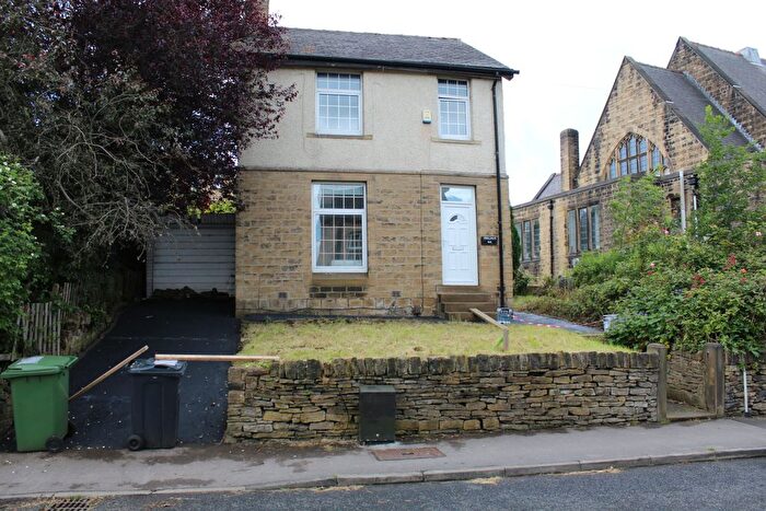 3 Bedroom Detached House To Rent In Stile Common Road, Newsome, Huddersfield, HD4