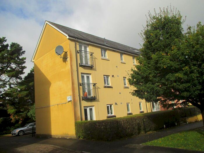 2 Bedroom Flat To Rent In Tovey Crescent, Plymouth, PL5