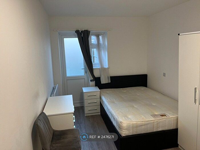 Studio To Rent In Tamworth Lane, Mitcham, CR4