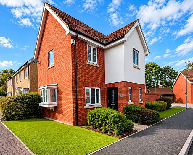 3 Bedroom Detached House For Sale In Montague Side, Basildon, Essex, SS14