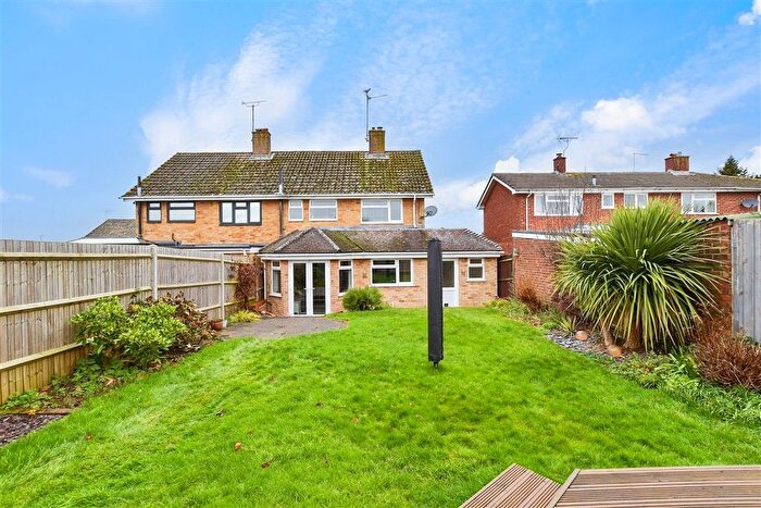 3 Bedroom Semi-detached House For Sale In Southwood, Maidstone, Barming, Kent, ME16