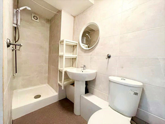 Flat To Rent In Queens Road, SE14