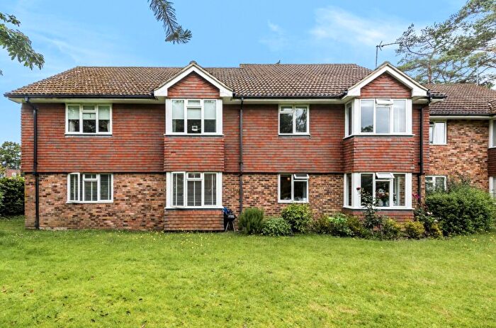 2 Bedroom Apartment To Rent In Trimmers Field, Farnham, Surrey, GU9