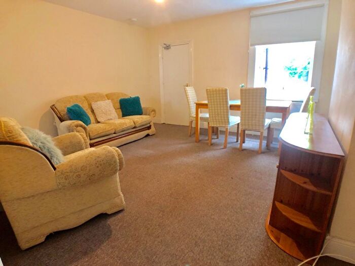 3 Bedroom Terraced House For Sale In Cardigan Street, Luton, LU1