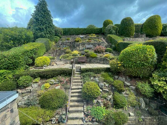 2 Bedroom Detached House For Sale In Clough Way, Fenay Bridge, Huddersfield, HD8