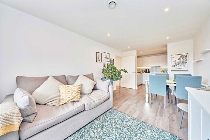 2 Bedroom Flat To Rent In Gaumont Place, Streatham Hill, SW2