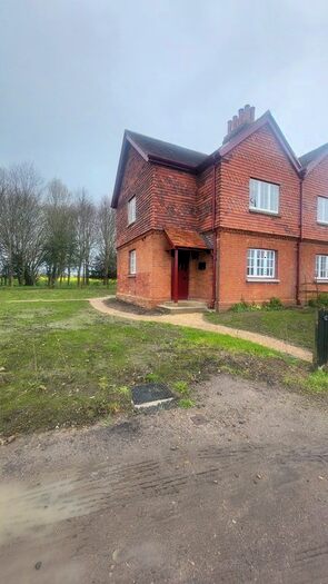 2 Bedroom Semi-Detached Bungalow To Rent In Halls Lane, Waltham St. Lawrence, Reading, RG10