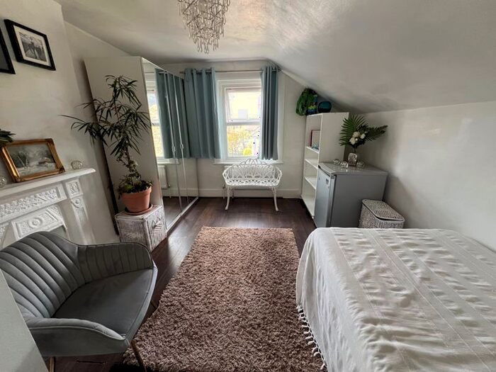 1 Bedroom Property To Rent In Putney Bridge Road, London, SW15