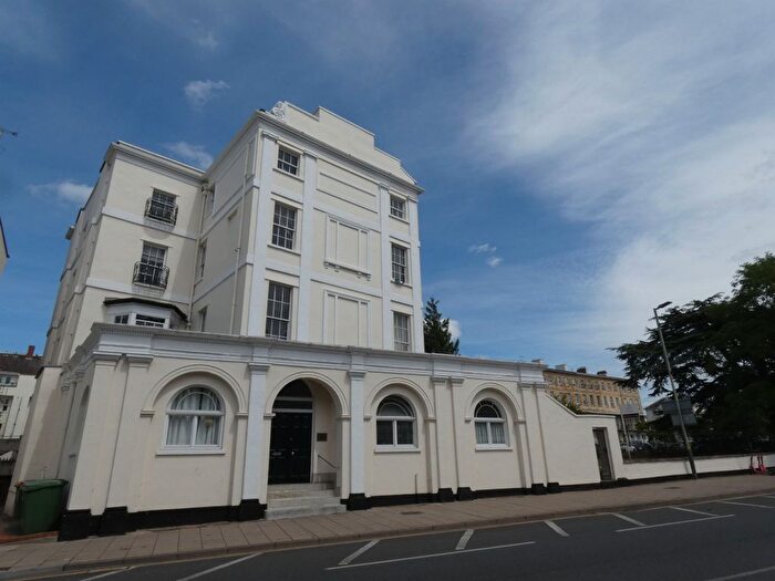 2 Bedroom Flat To Rent In High Street, Cheltenham, GL52