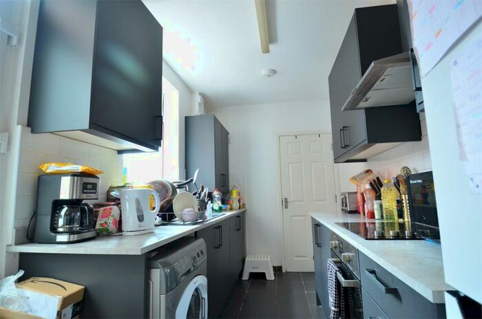 4 Bedroom Semi-Detached House To Rent In Student Property Milner Road Selly Oak, Birmingham, B29