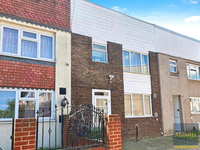 3 Bedroom House To Rent In Harold Hill, Romford, RM3