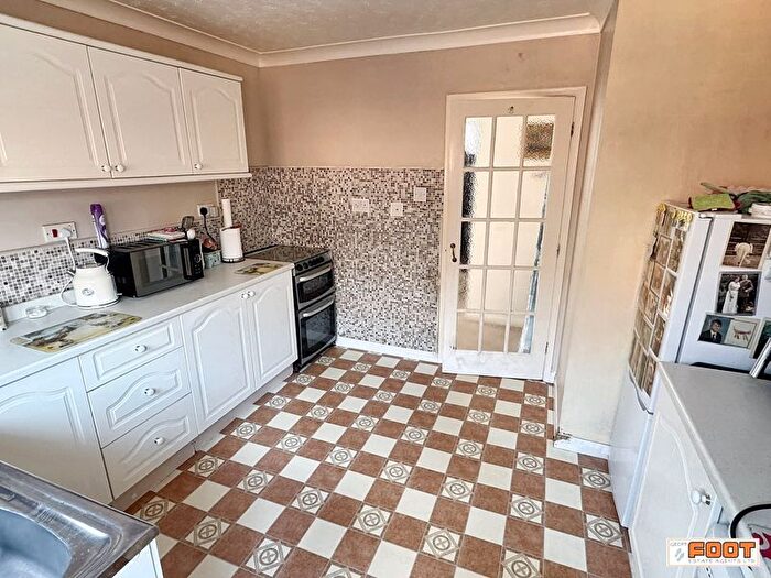 2 Bedroom Detached Bungalow For Sale In Denhill Close, Hayling Island, PO11