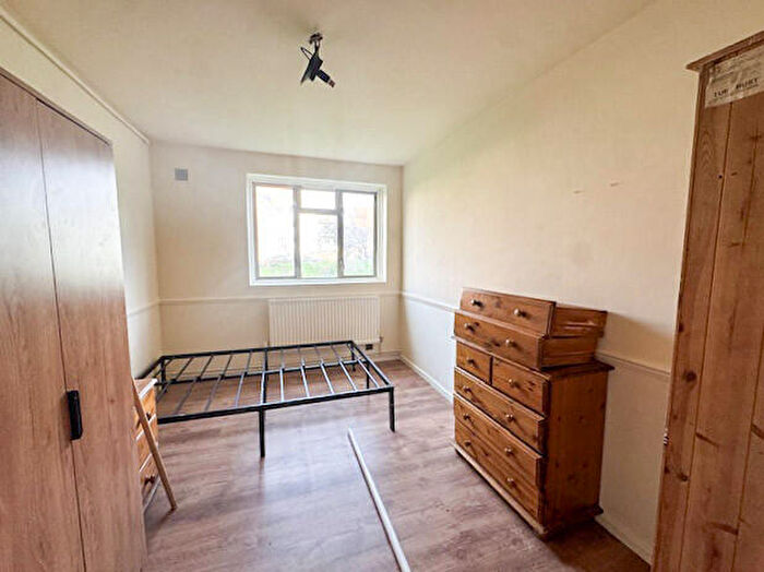3 Bedroom Terraced House To Rent In Cooks Road, London, SE17