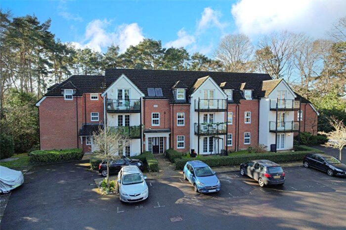 2 Bedroom Flat For Sale In The Coppice, Church Crookham, Fleet, Hampshire, GU52