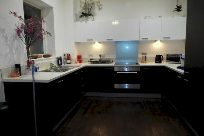 3 Bedroom Flat To Rent In Clarinda House, Greenhithe, DA9