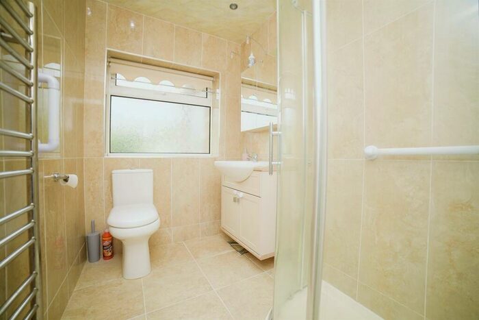 2 Bedroom Semi-Detached Bungalow For Sale In Haydon Close, Willerby, Hull, HU10