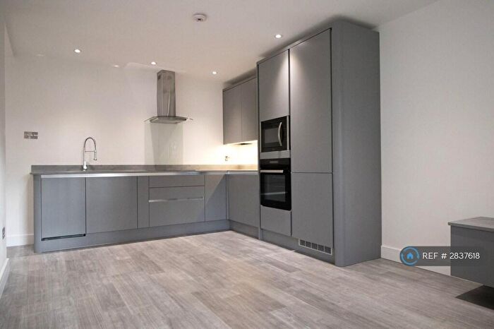 2 Bedroom Flat To Rent In Maple Court, Croydon, CR0