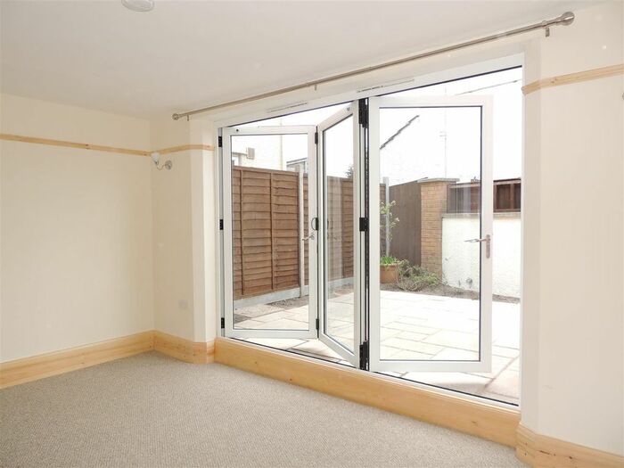 3 Bedroom Semi-Detached House To Rent In Two Mile Hill Road, Kingswood, Bristol, BS15