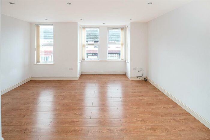 Studio To Rent In Springfield Road, London, N15