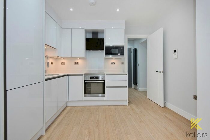 3 Bedroom Flat To Rent In Greenwich High Road, London, Greater London, SE10