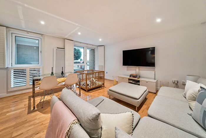 2 Bedroom Flat For Sale In Oyster Wharf, Battersea, London, SW11