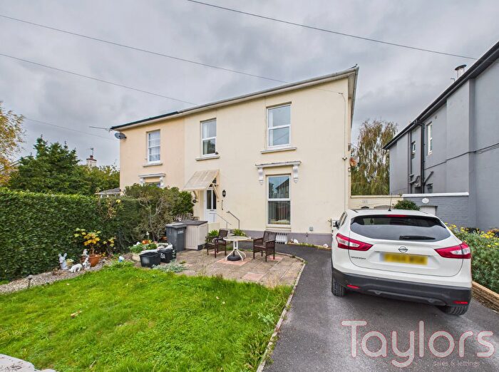 2 Bedroom Flat For Sale In Central Avenue, Paignton, TQ3