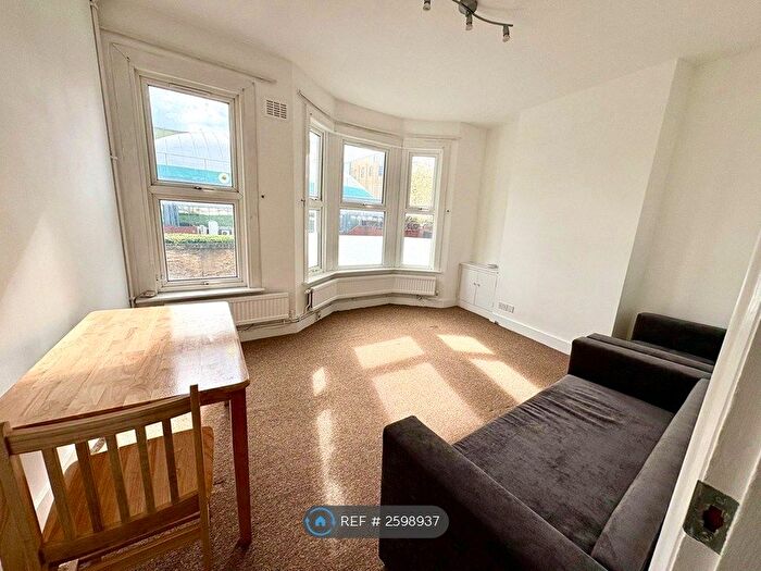 2 Bedroom Flat To Rent In Townmead Road, London, SW6
