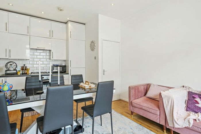 2 Bedroom Flat For Sale In Lechmere Road, Willesden Green, NW2