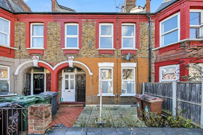 2 Bedroom Flat For Sale In Seymour Road, Leyton, E10