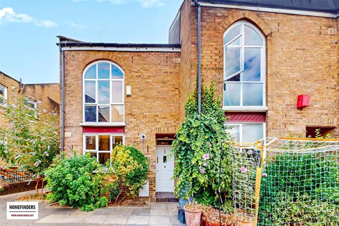 4 Bedroom End Terrace House For Sale In Gateway Mews, Hackney, E8