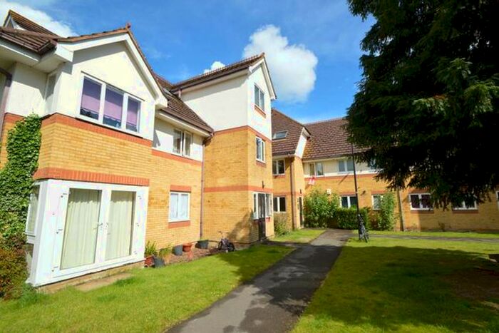 2 Bedroom Flat To Rent In Burn Close, Addlestone, KT15