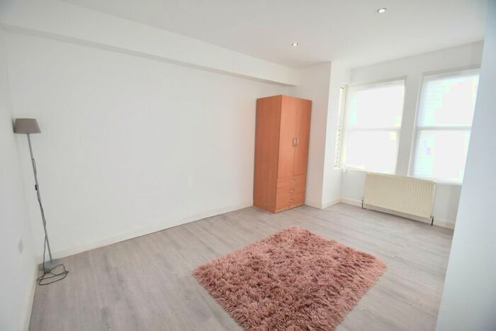 4 Bedroom Flat To Rent In Eastfields Road, London, W3