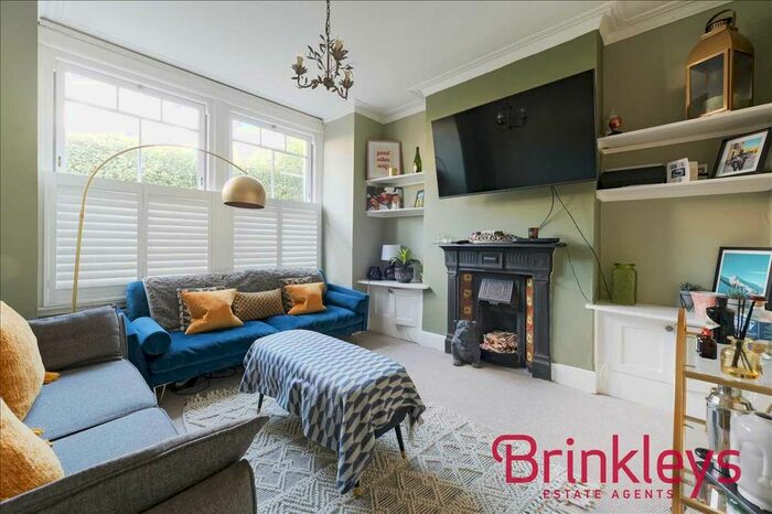 2 Bedroom Flat To Rent In Penwith Road, London, SW18