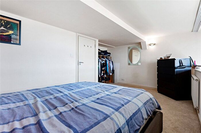 1 Bedroom Flat For Sale In Gatton Road, London, SW17