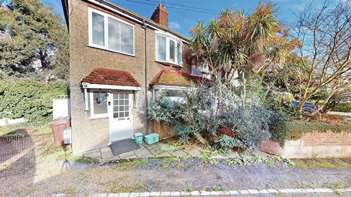 3 Bedroom End Of Terrace House For Sale In Smallberry Avenue, Isleworth, TW7