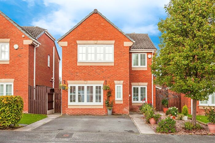 4 Bedroom Detached House For Sale In Spring Place Court, Mirfield, WF14