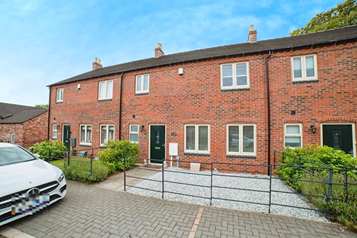 3 Bedroom Town House For Sale In Leggers Row, Riddings, Alfreton, DE55