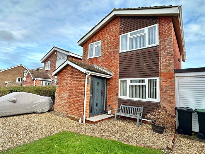 3 Bedroom Detached House For Sale In Rookcliff Way, Milford On Sea, Lymington, Hampshire, SO41