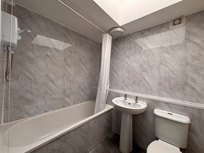 2 Bedroom Flat To Rent In Lodge Road, Rugeley, WS15