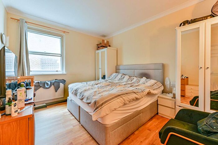 2 Bedroom Flat To Rent In Queens Grove, St John's Wood, London, NW8