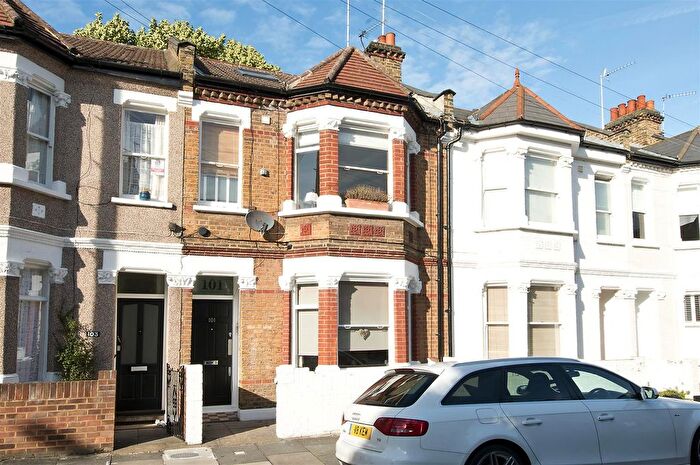 2 Bedroom Flat To Rent In Claxton Grove, Hammersmith, London, W6