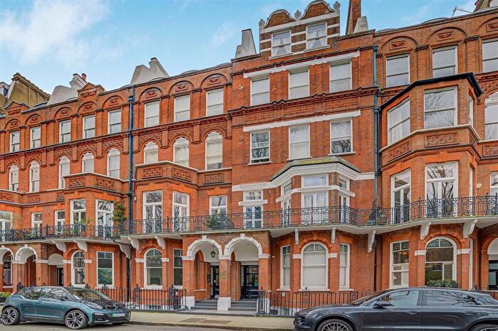1 Bedroom Flat For Sale In Barkston Gardens, Earls Court, SW5